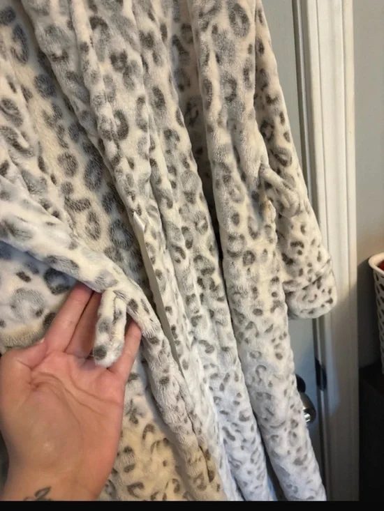 Robe - Picture 5 of 7